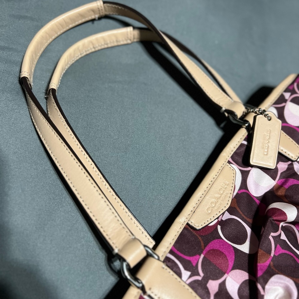 💕Coach Handbag 💕 - Picture 4 of 7